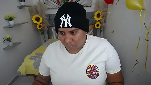 hotlesby valery online show from 10/11/25, 07:01