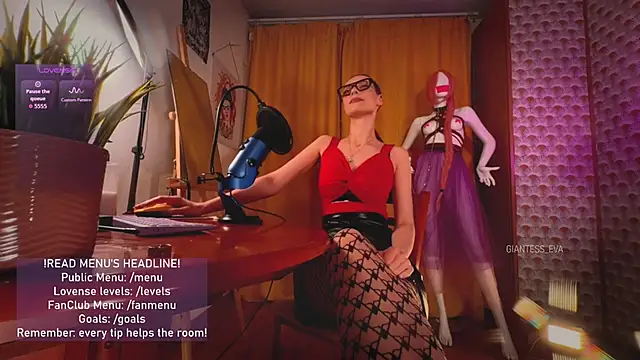Snapshot of Giantess_Eva chatting on 05/17/26, 07:21 Giantess Eva online show from 05/17/26, 07:21