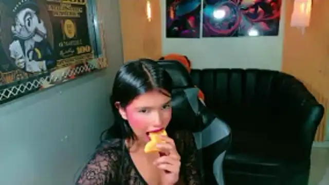 Snapshot of DulceMystery chatting on 10/28/25, 02:20 DulceMystery online show from 10/28/25, 02:20