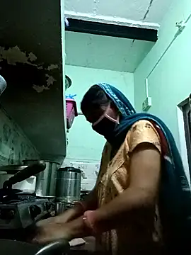 Cute-Charvii online show from 02/04/26, 01:44