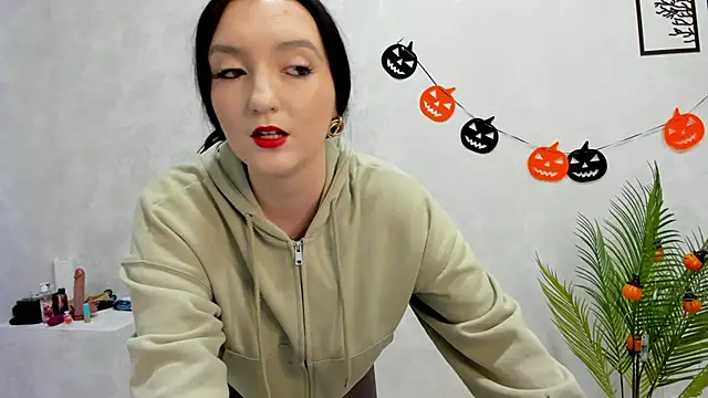 Lesley Wins online show from 10/17/25, 08:06