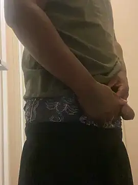 Snapshot of girlwatt chatting on 10/08/25, 03:04 girlwatt online show from 10/08/25, 03:04