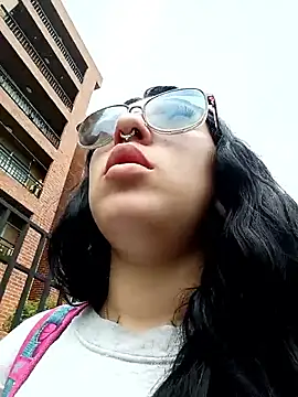 Snapshot of CAROLINA_17- chatting on 10/14/25, 01:45 CAROLINA 17- online show from 10/14/25, 01:45