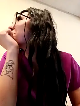 Snapshot of CAROLINA_17- chatting on 10/15/25, 02:28 CAROLINA 17- online show from 10/15/25, 02:28