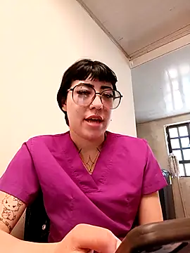 Snapshot of CAROLINA_17- chatting on 10/18/25, 05:03 CAROLINA 17- online show from 10/18/25, 05:03