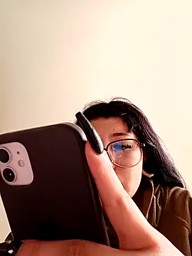 Snapshot of CAROLINA_17- chatting on 10/31/25, 04:08 CAROLINA 17- online show from 10/31/25, 04:08