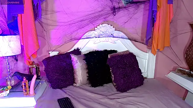  IsabellaRousse online show from 10/18/25, 07:47