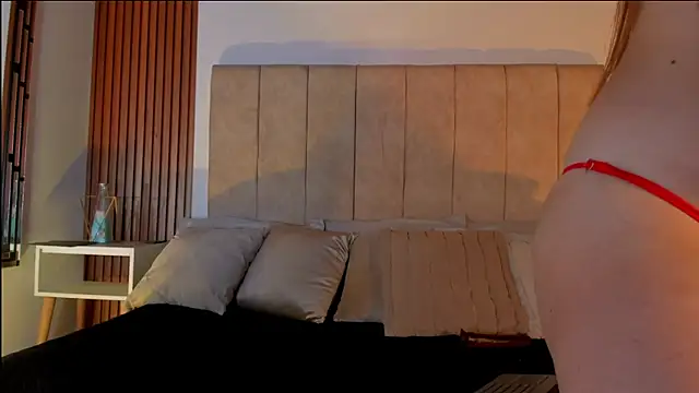 Snapshot of Lauraa_saenz11 chatting on 10/17/25, 08:11 Lauraa saenz11 online show from 10/17/25, 08:11