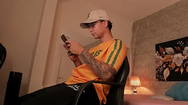 mike wills3 online show from 10/04/25, 03:26