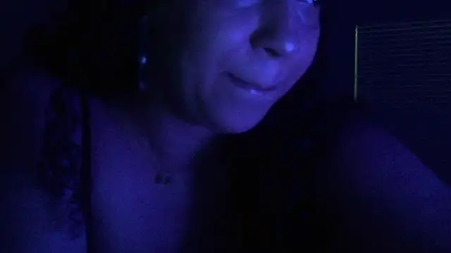 Snapshot of lotuzpetals chatting on 10/10/25, 06:56 lotuzpetals online show from 10/10/25, 06:56