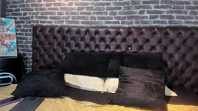 Snapshot of Meli28_ chatting on 09/25/25, 02:10 Meli28  online show from 09/25/25, 02:10