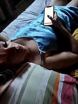 Snapshot of Barbie_13 chatting on 09/29/25, 07:40 Barbie 13 online show from 09/29/25, 07:40