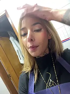 MoniUribe online show from 10/14/25, 04:57