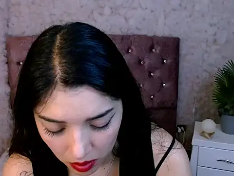 Snapshot of dreams_girl chatting on 10/22/25, 11:48 dreams girl online show from 10/22/25, 11:48