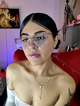 ValeNiitaLuv online show from 04/10/26, 06:18