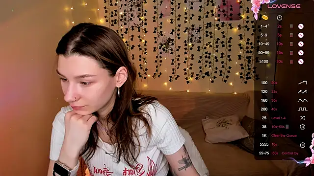 Snapshot of LinaBlossom_ chatting on 11/06/25, 08:48 LinaBlossom online show from 11/06/25, 08:48