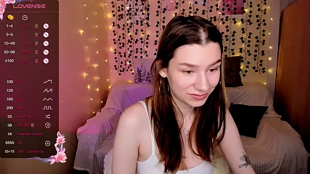 Snapshot of LinaBlossom_ chatting on 11/22/25, 08:24 LinaBlossom online show from 11/22/25, 08:24