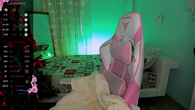 Snapshot of LinaBlossom_ chatting on 12/17/25, 08:31 LinaBlossom online show from 12/17/25, 08:31