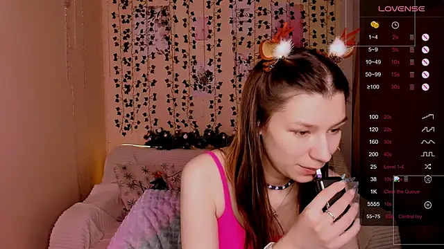 Snapshot of LinaBlossom_ chatting on 12/21/25, 06:09 LinaBlossom online show from 12/21/25, 06:09