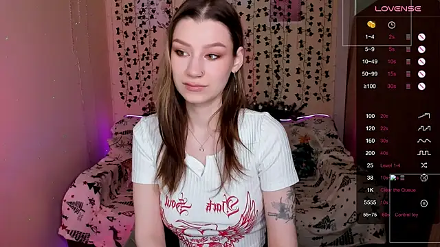 Snapshot of LinaBlossom_ chatting on 12/22/25, 08:22 LinaBlossom online show from 12/22/25, 08:22