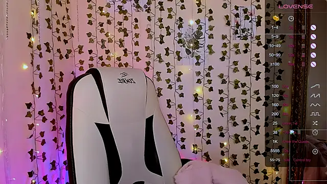 Snapshot of LinaBlossom_ chatting on 02/01/26, 06:12 LinaBlossom online show from 02/01/26, 06:12