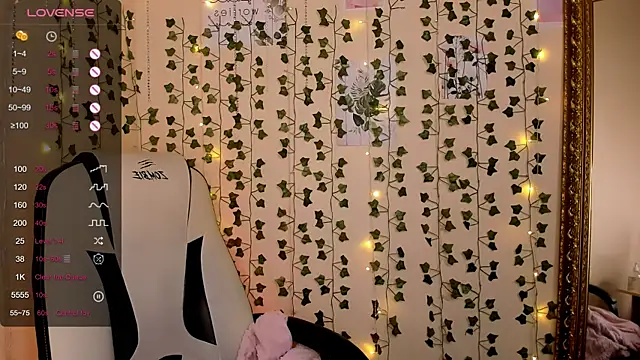 Snapshot of LinaBlossom_ chatting on 02/05/26, 08:19 LinaBlossom online show from 02/05/26, 08:19