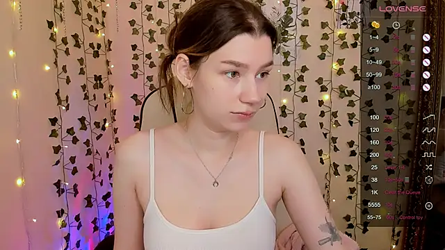 Snapshot of LinaBlossom_ chatting on 02/07/26, 05:55 LinaBlossom online show from 02/07/26, 05:55