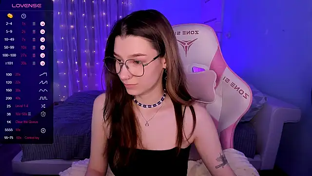 Snapshot of LinaBlossom_ chatting on 02/17/26, 08:11 LinaBlossom online show from 02/17/26, 08:11