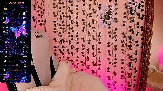 Snapshot of LinaBlossom_ chatting on 02/24/26, 08:23 LinaBlossom online show from 02/24/26, 08:23