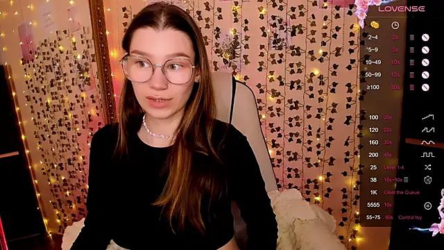 Snapshot of LinaBlossom_ chatting on 02/28/26, 07:53 LinaBlossom online show from 02/28/26, 07:53