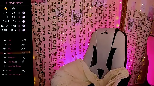 Snapshot of LinaBlossom_ chatting on 03/16/26, 02:39 LinaBlossom online show from 03/16/26, 02:39