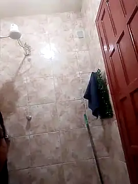 Snapshot of Crislove22 chatting on 10/15/25, 05:35 Crislove22 online show from 10/15/25, 05:35