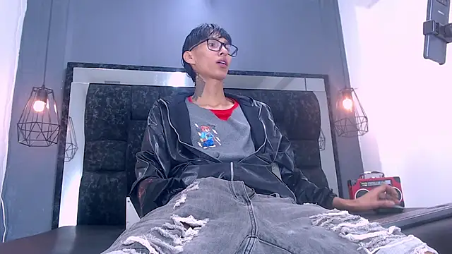 Daniel delux  online show from 12/01/25, 11:48