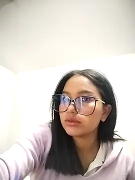 Snapshot of megan_lrr chatting on 10/05/25, 04:00 megan lrr online show from 10/05/25, 04:00