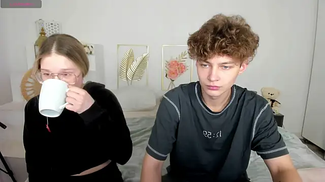 Snapshot of LisaRiza chatting on 10/17/25, 09:23 LisaRiza online show from 10/17/25, 09:23