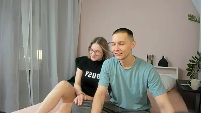 Snapshot of LisaRiza chatting on 10/24/25, 10:11 LisaRiza online show from 10/24/25, 10:11