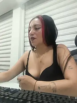 Snapshot of Alisson_Stonee chatting on 05/17/26, 07:54 Alisson Stonee online show from 05/17/26, 07:54