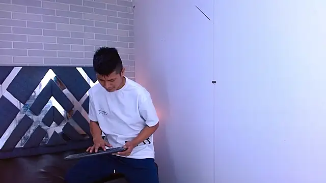 marcus hans  online show from 11/11/25, 07:25