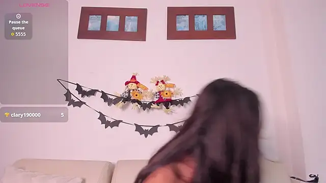 jazmin aladdin online show from 10/08/25, 10:40