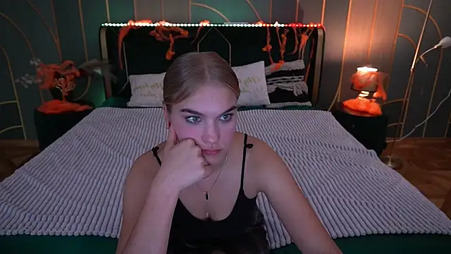 Snapshot of AlinaLiii chatting on 11/03/25, 02:40 AlinaLiii online show from 11/03/25, 02:40