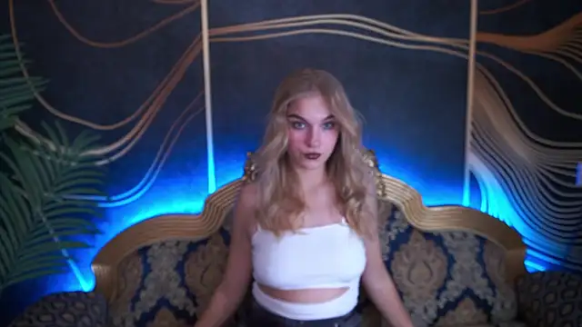 Snapshot of AlinaLiii chatting on 11/13/25, 08:19 AlinaLiii online show from 11/13/25, 08:19