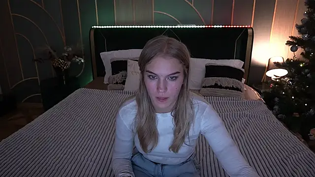 Snapshot of AlinaLiii chatting on 12/16/25, 08:58 AlinaLiii online show from 12/16/25, 08:58