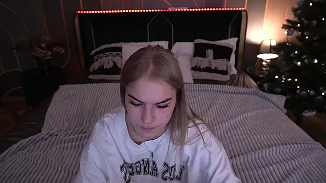 Snapshot of AlinaLiii chatting on 01/12/26, 03:01 AlinaLiii online show from 01/12/26, 03:01