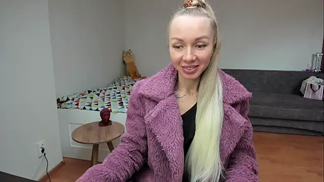 AlisiaCat online show from 04/24/26, 06:49