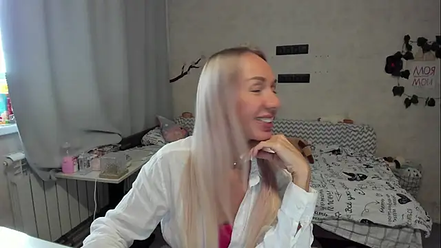 Snapshot of AlisiaCat chatting on 08/03/26, 12:32 AlisiaCat online show from 08/03/26, 12:32