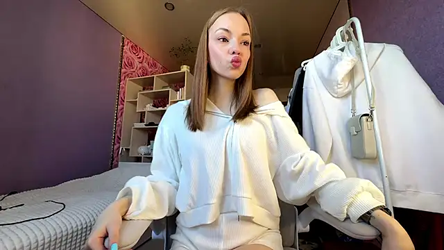 SofiaSmiles online show from 10/06/25, 05:05