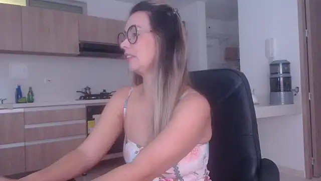 LovePaula online show from 03/29/26, 01:16