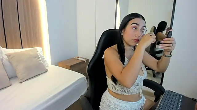 olivia willoow online show from 12/04/25, 02:32