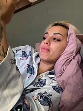 Giullyaxx online show from 09/30/25, 08:47