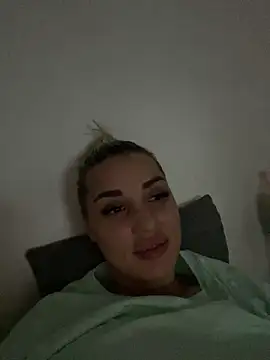 Giullyaxx online show from 10/15/25, 05:02